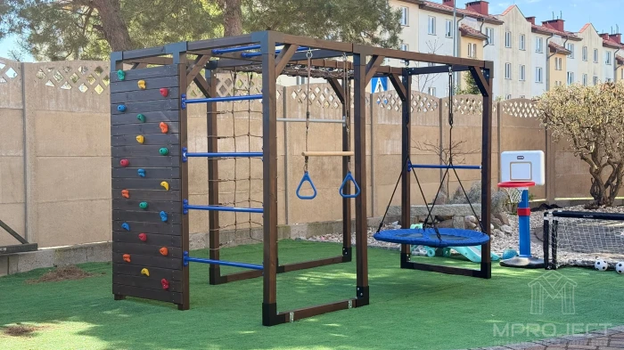 Interaktiver Spielplatz aus Holz