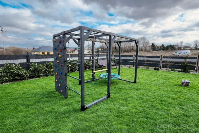 Interaktiver Spielplatz aus Holz