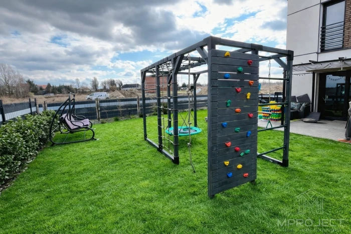Interaktiver Spielplatz aus Holz