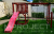 Moderner Spielplatz aus Holz
