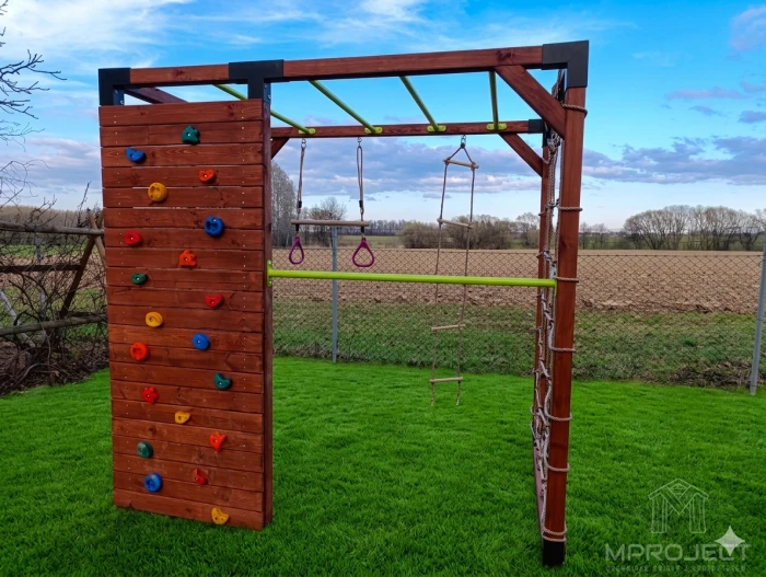 Sensorischer Spielplatz aus Holz