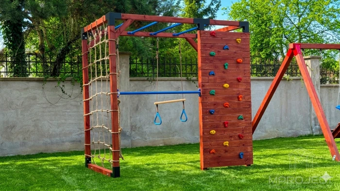 Sensorischer Spielplatz aus Holz