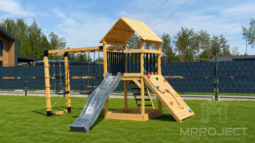 Multifunktionales Spielplatz aus Holz