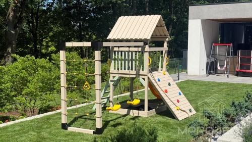 Multifunktionales Spielplatz aus Holz